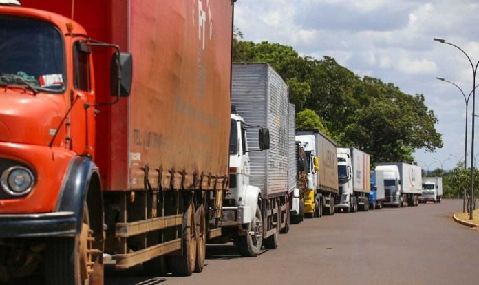 Entre outras demandas dos caminhoneiros, estão uma aposentadoria especial para o setor, piso mínimo estabelecido para frete e fiscalização mais atuante da ANTT. (Foto: Marcos Maluf/Arquivo)