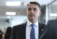 Flávio Bolsonaro pede união na direita depois de farpas entre Eduardo e Nikolas